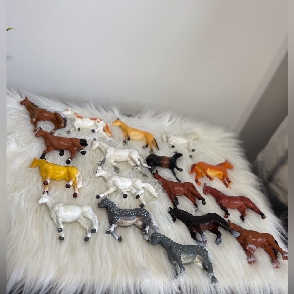 (190) 17 pc Assorted Plastic Horse Figurines - Multi Color Set